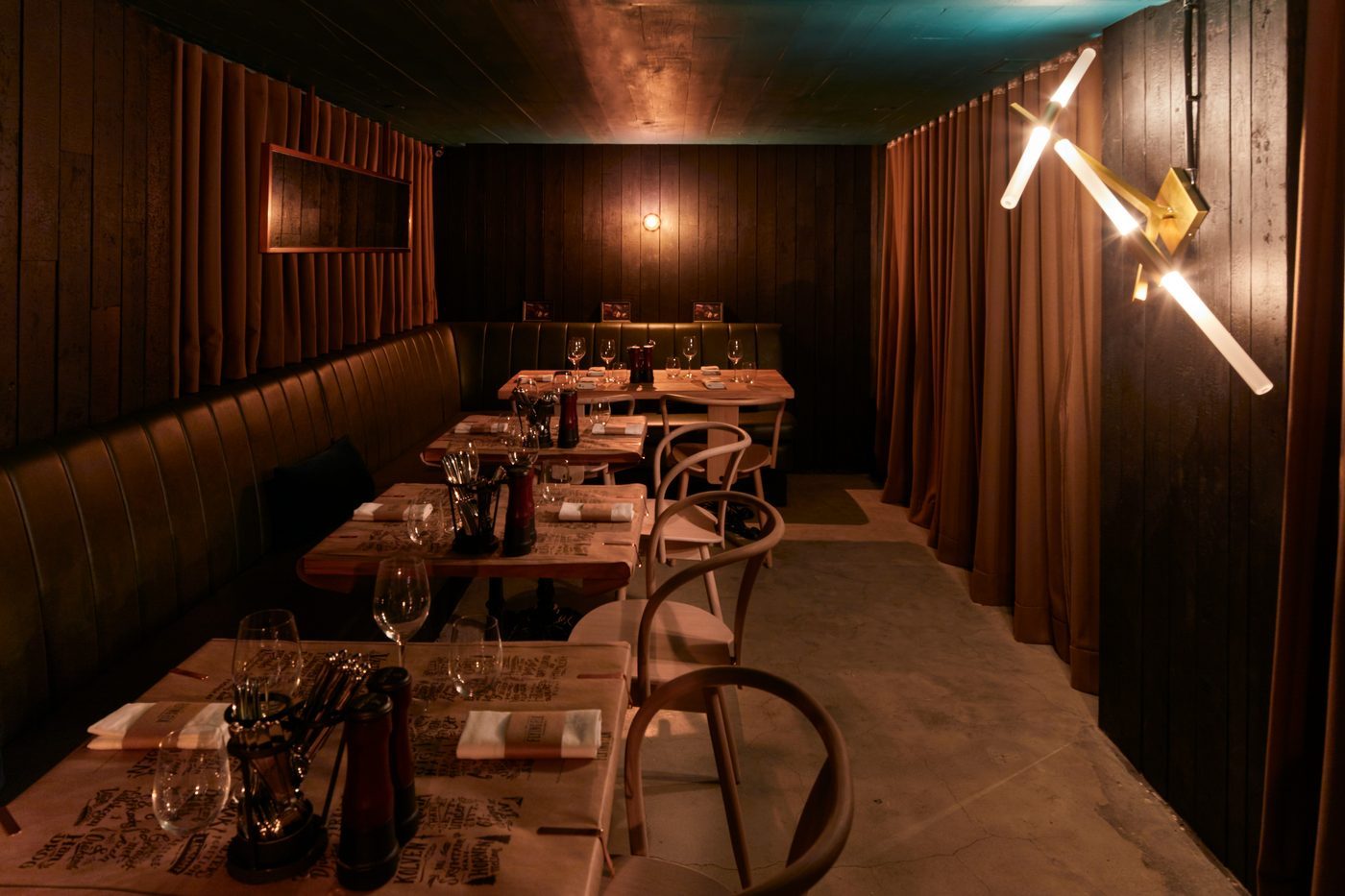 La salle du restaurant avant le service du soir