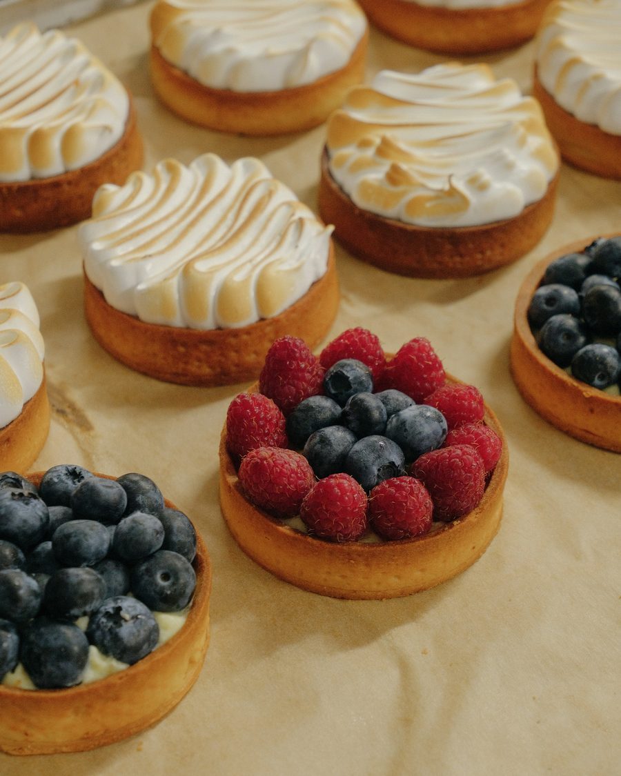 Tartelettes citron meringuées et fruits rouges