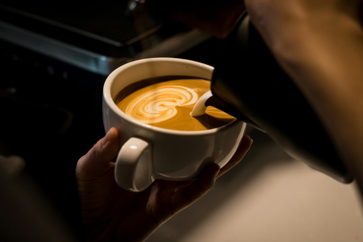 Café servi au comptoir de la boulangerie